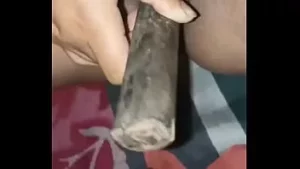 Femme cornée sexy indienne muterbate avec un gros gode dur