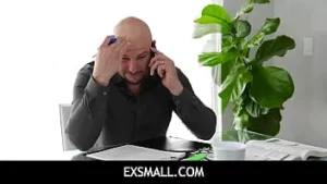 Exsmall - отчим вспахивает сладкую молодую пизду своей падчерицы сзади