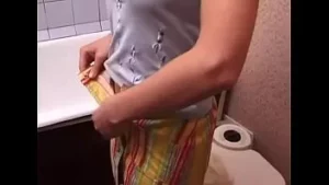 يقف جسر ساحق بالكاد قانوني أمام الكاميرا