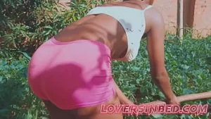 Dem nigerianischen Gartenarbeiter seinen Preis zahlen